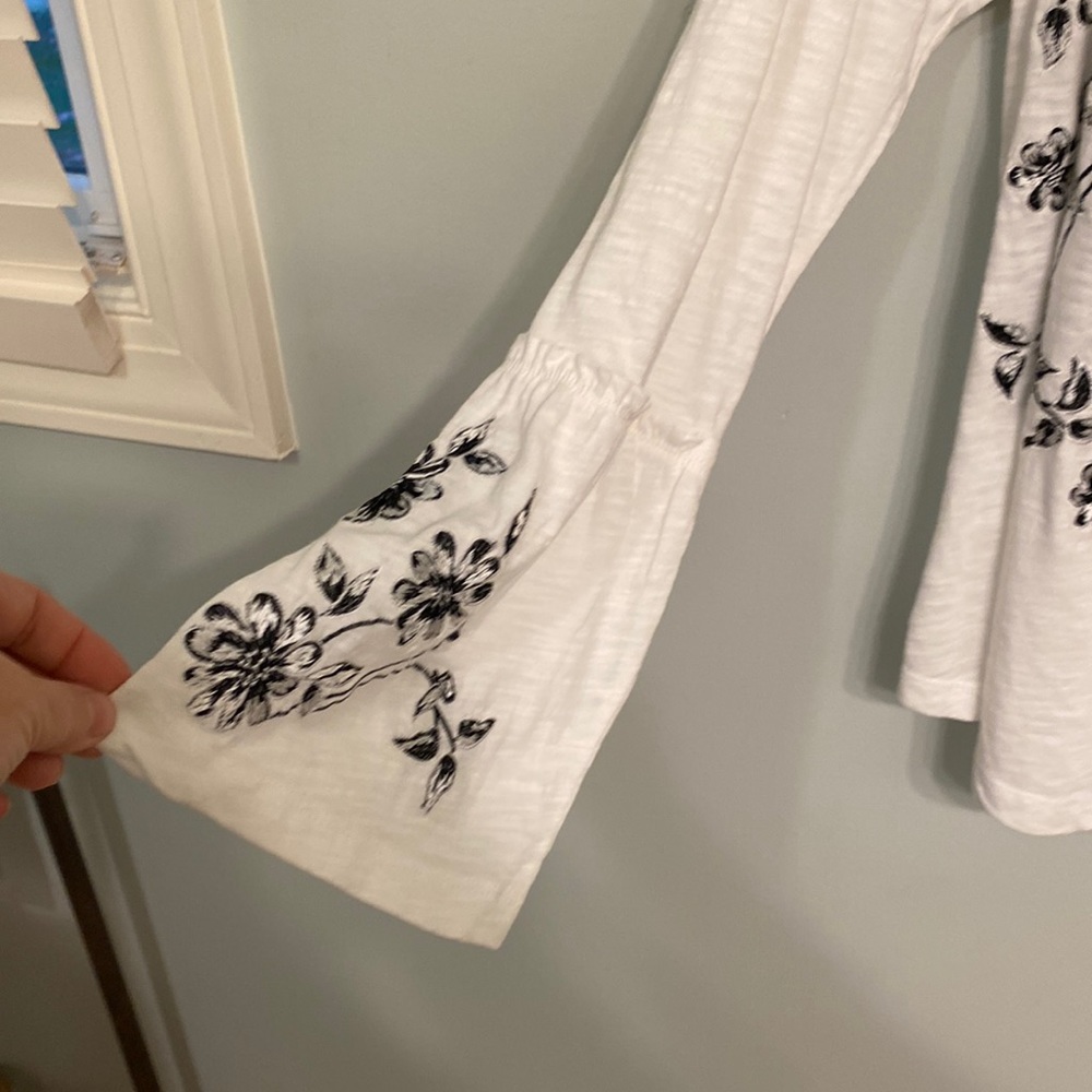 Anthropologie NWT white off the shoulder blouse w/ black embroidered flowers, M - Picture 3 of 6